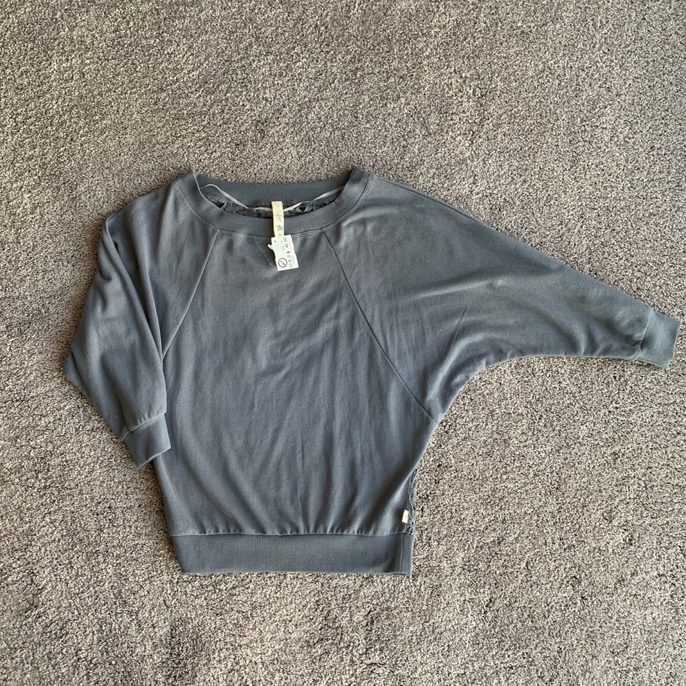 Women’s sweatshirt.